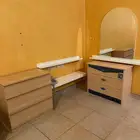 للبيع وحدة ادراج مع مرايا تسريحة ورفوف جدارية