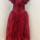فستان ملكه مقاس (m   s )للبيع ب 1000