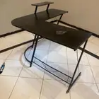 مكتب على شكل L