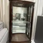دولاب قزاز برفوف متعددة وإضاءة