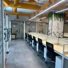 تحتاج مكتب خاص غرفة اجتماعات أو مساحة عمل حتى مستودع وموقف