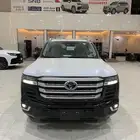 لاندكروزر L4 سعودي 2025 اسود بنزين أصفار