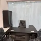 مكتب مكتب وخزانة وكراسي بتصميم فاخر