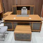 طقم مكتب حق مدير كبير و مكاتب إدارية مودرن و فخم و كراسي