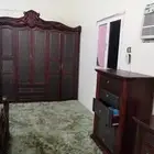 غرفة نوم مع المرتبة