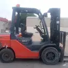 forklift rental رافعة للايجار