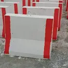 صبيات وحواجز خرساني