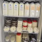 حليب ابل وغنم وبقر طازج بشكل يومي عضوي