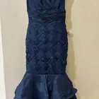 فستان للاستئجار الخرج