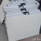 طاولات فايبر وكراسي نضيفة سهل الطي