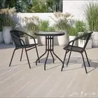 طاولة مع كرسين