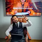 مدرس المواد القانونية و الشرعية