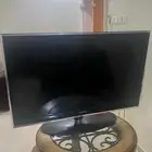 شاشه سامسونج مع قاعدة با 300 لن انقص ريال