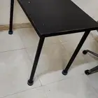طاولة كمبيوتر من ايكيا و طاولة انتريه