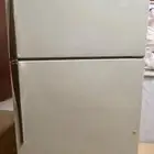 لأهل البيوت القديمة والمتاحف ثلاجة قديمة عطلانة لها 40سنة