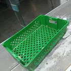 رفوف سوبر ماركت وعربيات