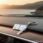 ميدالية مفاتيح برقم لوحة السياره مع إضافة الاسم