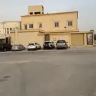 للبيع فيلا ( دور و 3 شقق ) حي البرية